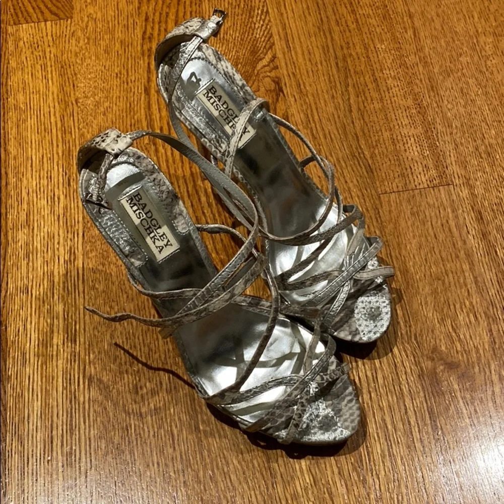 Badgley Mischka Grey Silver Snakeskin strap heels - Picture 1 of 4